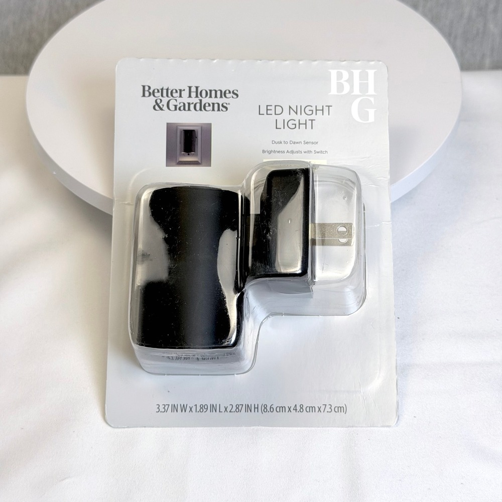 Better Homes & Gardens LED Night Light Black Dusk to Dawn Sensor BHS336179061064